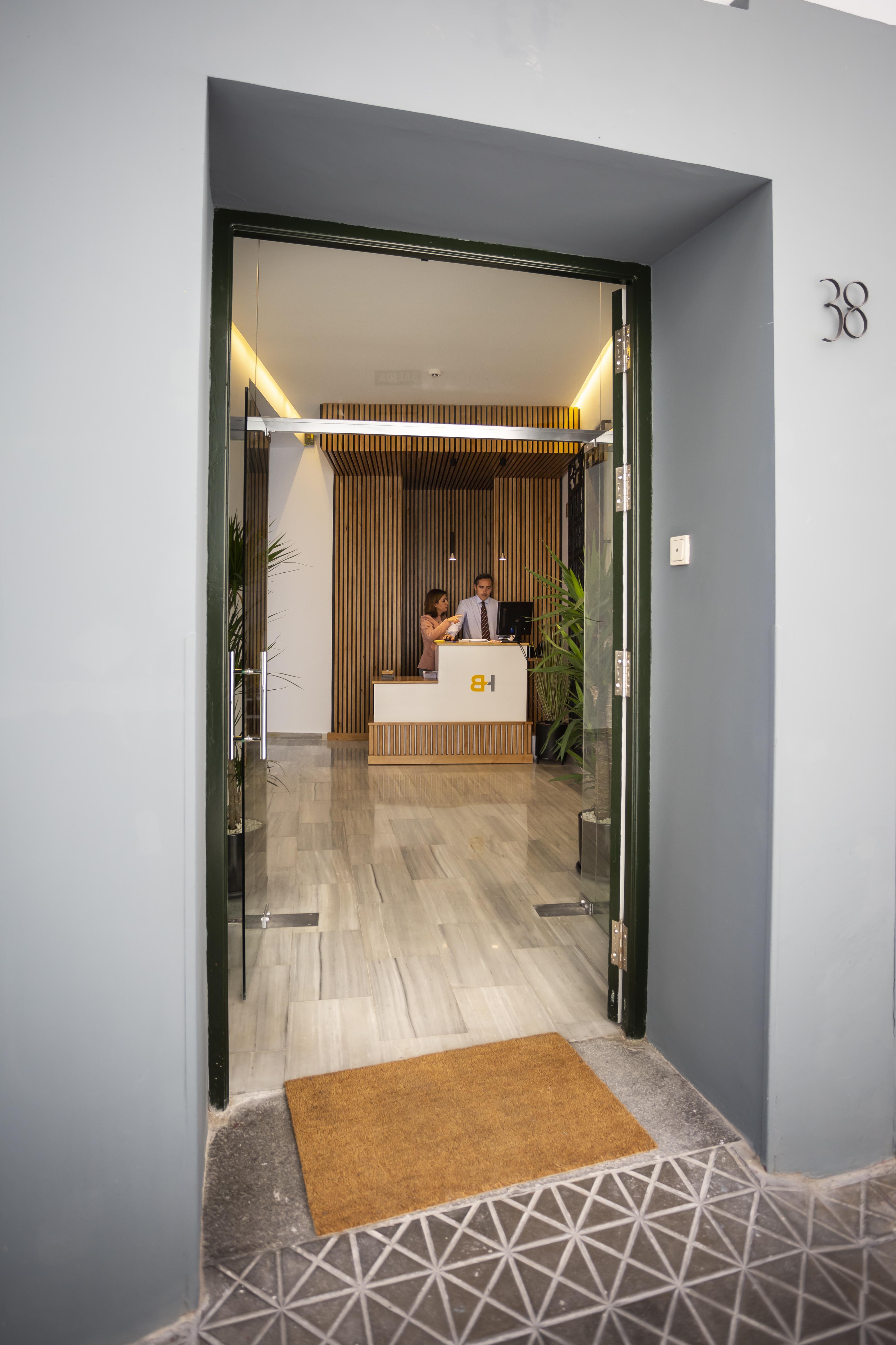 Basic Hotel Sevilla Catedral Exterior photo
