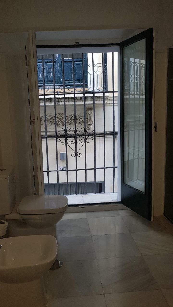 Basic Hotel Sevilla Catedral Exterior photo